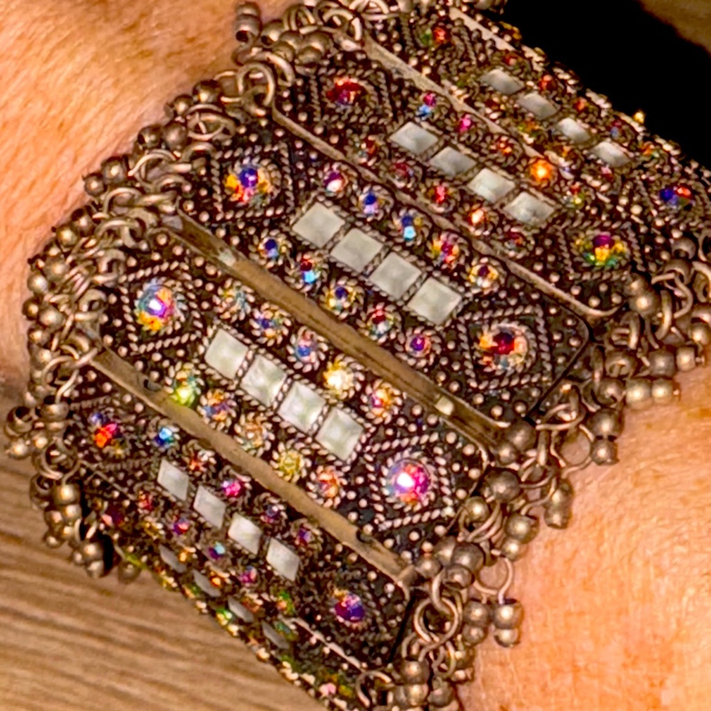 Vintage brass with kaleidoscope borealis stones stretch bracelet